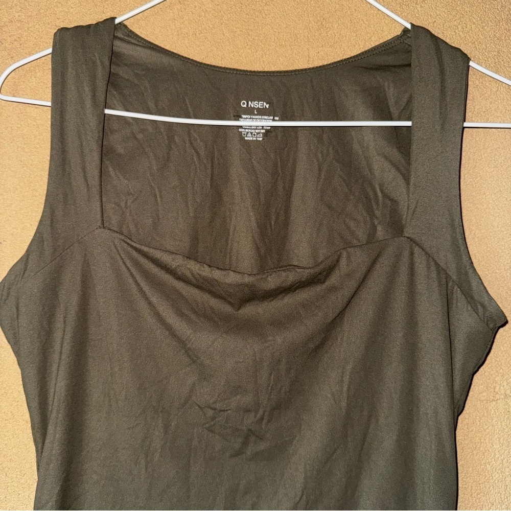 Forest green workout shape wear tank top - Picture 2 of 4